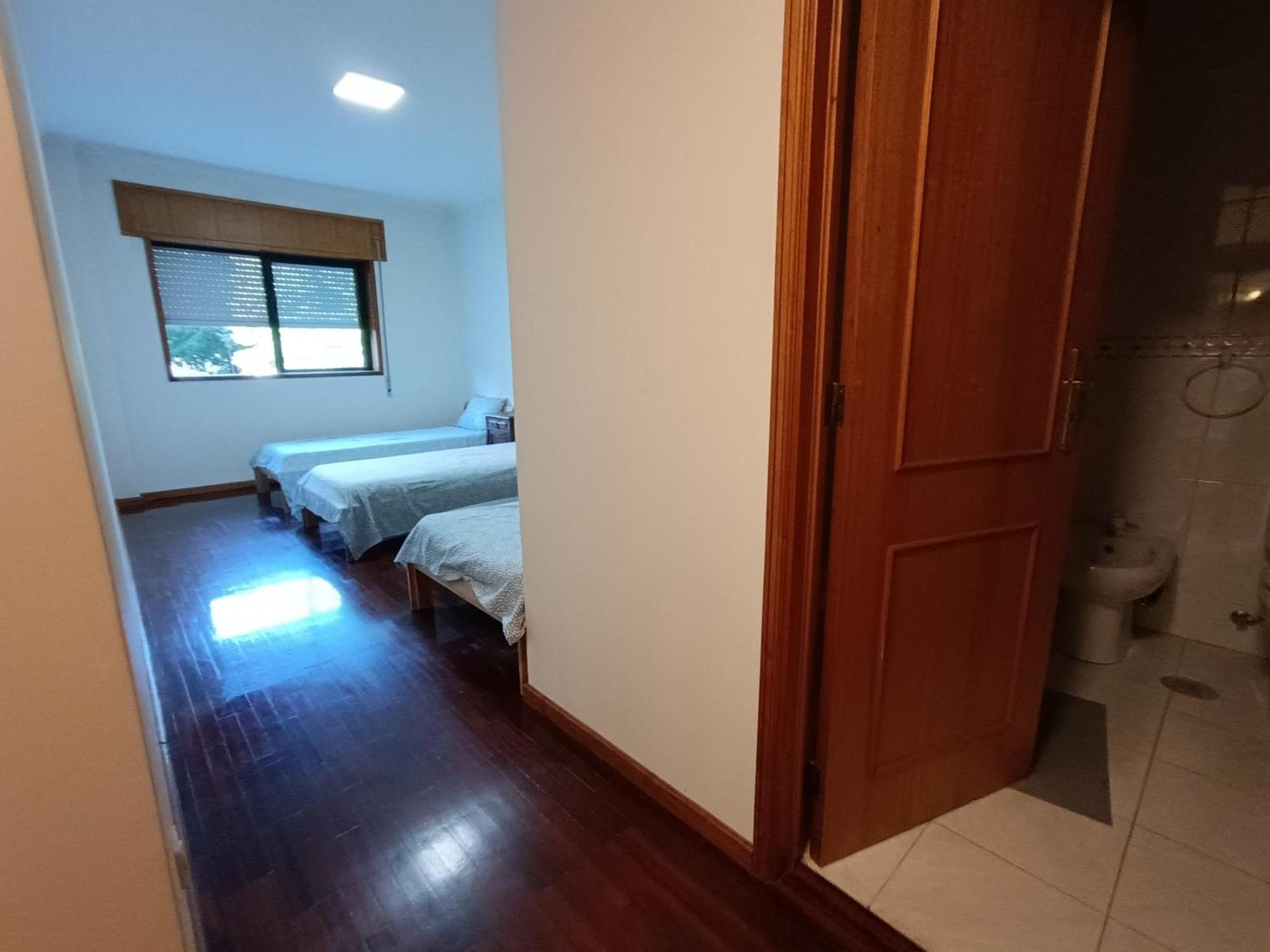 Camaratas De Camas Partilhadas 巴塞卢什 外观 照片